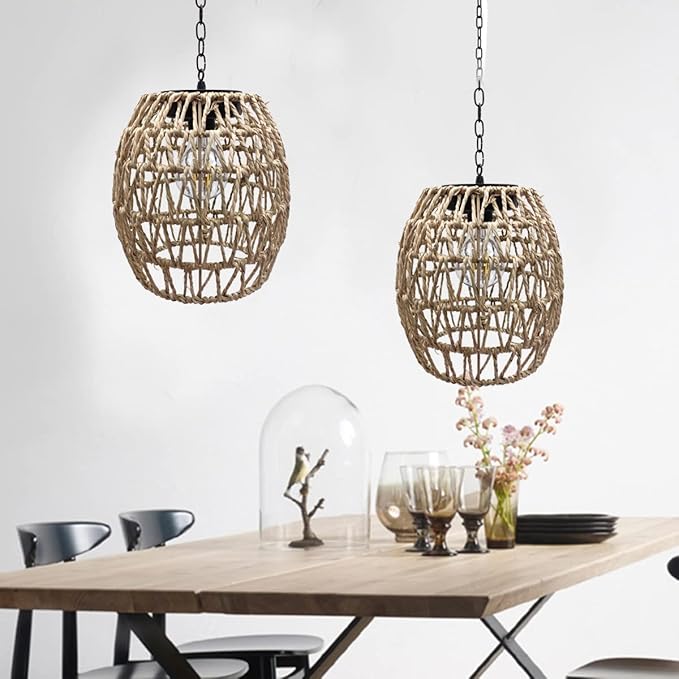 Outdoor Solar Hanging Lantern, Natural Seeweed Rattan Bamboo Woven Porch Patio Gazebo Pendent Chandelier Light Decorative Solar Powered Hanging Lamp for Front Door Garden