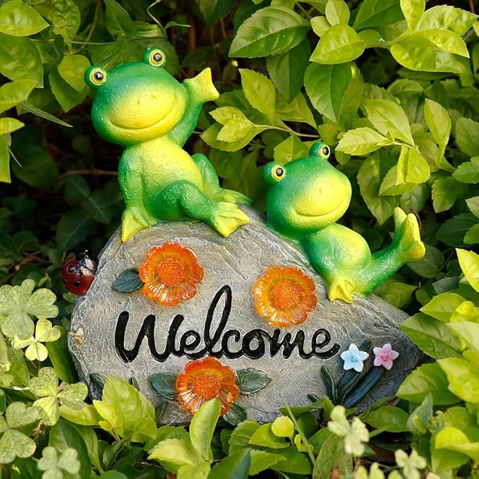 Solar Garden Outdoor Statues Solar Frog Garden Decor Lawn Decor Frog Figurine for Patio with 4 LED Light Cute Frog Face with Solar Lights Gardening Gifts for Mom, Green