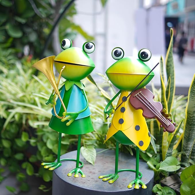 HONGLAND Frog Metal Yard Art - Metal Frog Outdoor Statue - Frog Garden Decorations - 3D Frog Figurine - Christmas Holiday Lawn Patio Yard Garden Decor Gardening Gifts for Women (Violin)