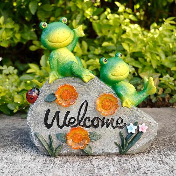 Solar Garden Outdoor Statues Solar Frog Garden Decor Lawn Decor Frog Figurine for Patio with 4 LED Light Cute Frog Face with Solar Lights Gardening Gifts for Mom, Green