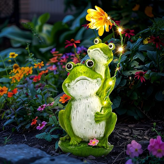 GIGALUMI Solar Garden Statues Loving Frog Garden Decor Figurine Lights for Outside, Yard Decorations Outdoor Patio Decor, Gardening Gifts for Women