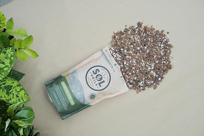 Sol Soils Chunky Houseplant Mix - Fast Draining Soil for Indoor Plants with Coco Coir Chips, Perlite, & Pumice, 2 Quart