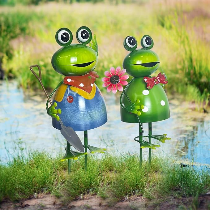 HONGLAND Metal Yard Art Garden Decor for Outside - Cute Frog Outdoor Decor - 3D Spring Frogs Figurine Garden Sculptures & Statues - Gifts for Grandma Mom - 2 Pcs