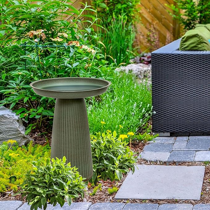 Sunnydaze Gleeful Garden Metal Bird Bath for Outdoors - Large Decorative Iron Birdbath - 23-Inch - Matte Green